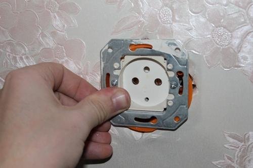 Через несправну розетку загинув молодий хлопець на Мостищині