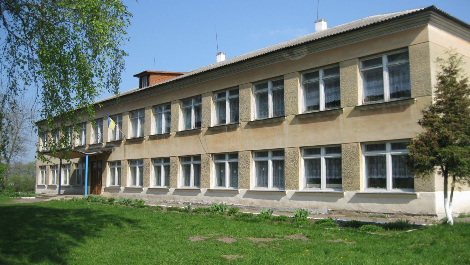 На Мостищині оштрафували екс-директора НВК за ляпас учню