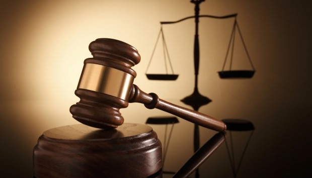 Зеленського та Порошенка продовжують “закидати” позовами та заявами