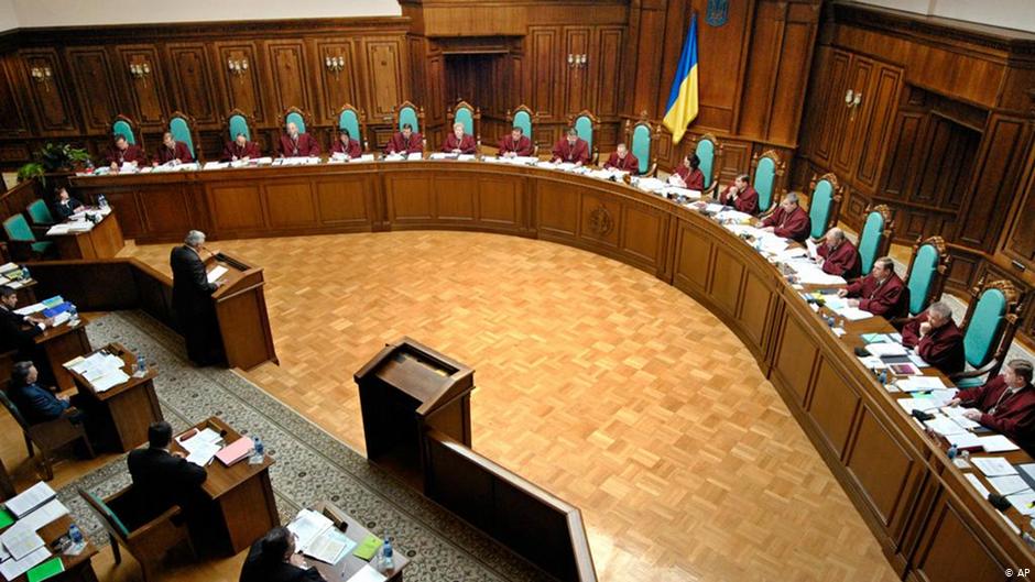 Голова Конституційного суду назвав своє звільнення “переворотом Порошенка”