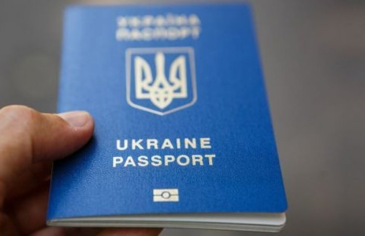 Порошенко надав українське громадянство сестрі Сенцова та екс-депутатові Держдуми Росії