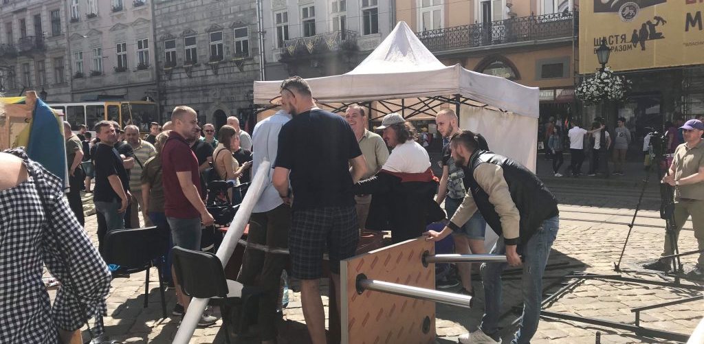 Біля львівської мерії протестують: вимагають відставку Садового