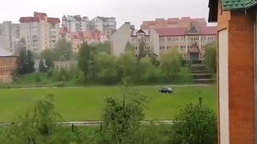 Трускавчани просять покарати водія, якій зіпсував шкільне футбольне поле