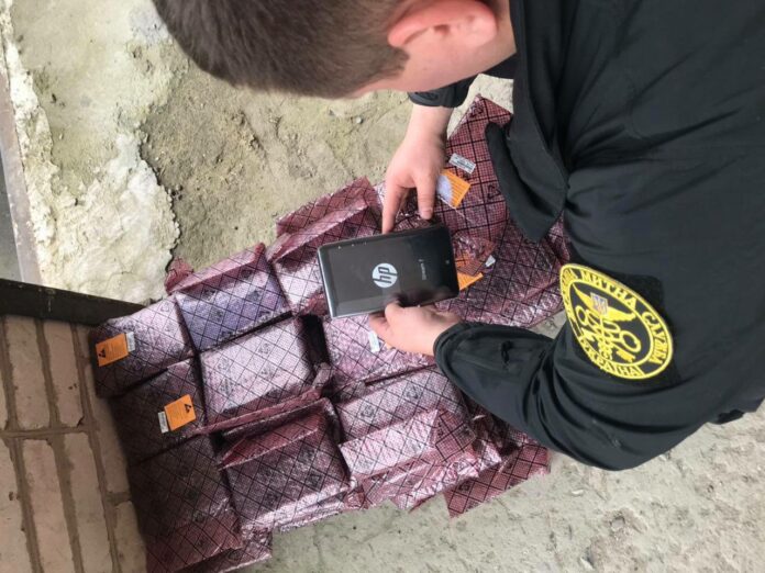 Митники виявили 110 контрабандних планшетів