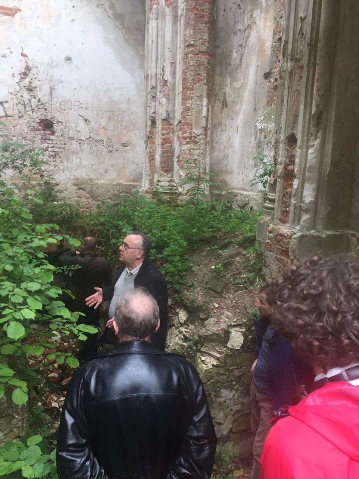 «Мародери шукали золоті зуби та коштовності»: на Миколаївщині відновлять каплицю-усипальню графа Скарбека