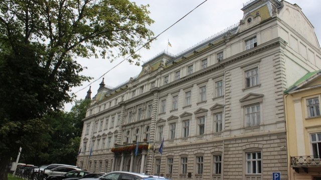 Майже половина коштів Фонду регіонального розвитку знову піде на “округи Дубневичів”