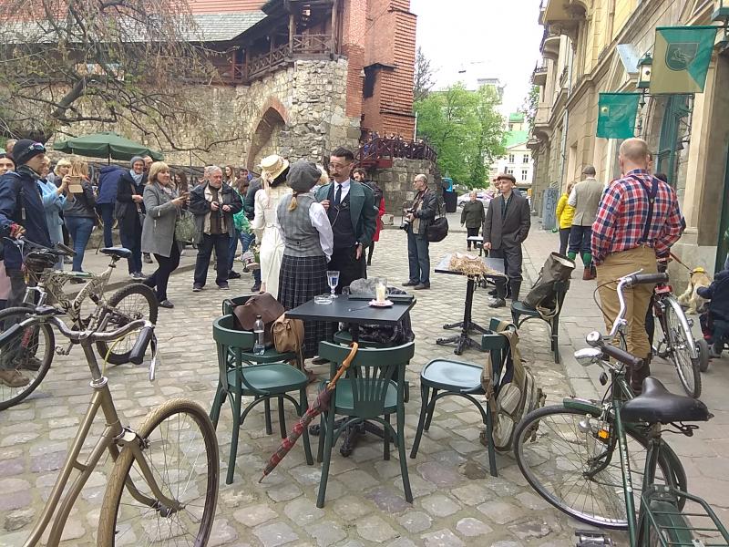 У Львові розпочався ретро-велозаїзд