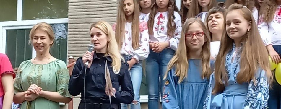 У Радехові поліцейські вручили школяркам нагороди