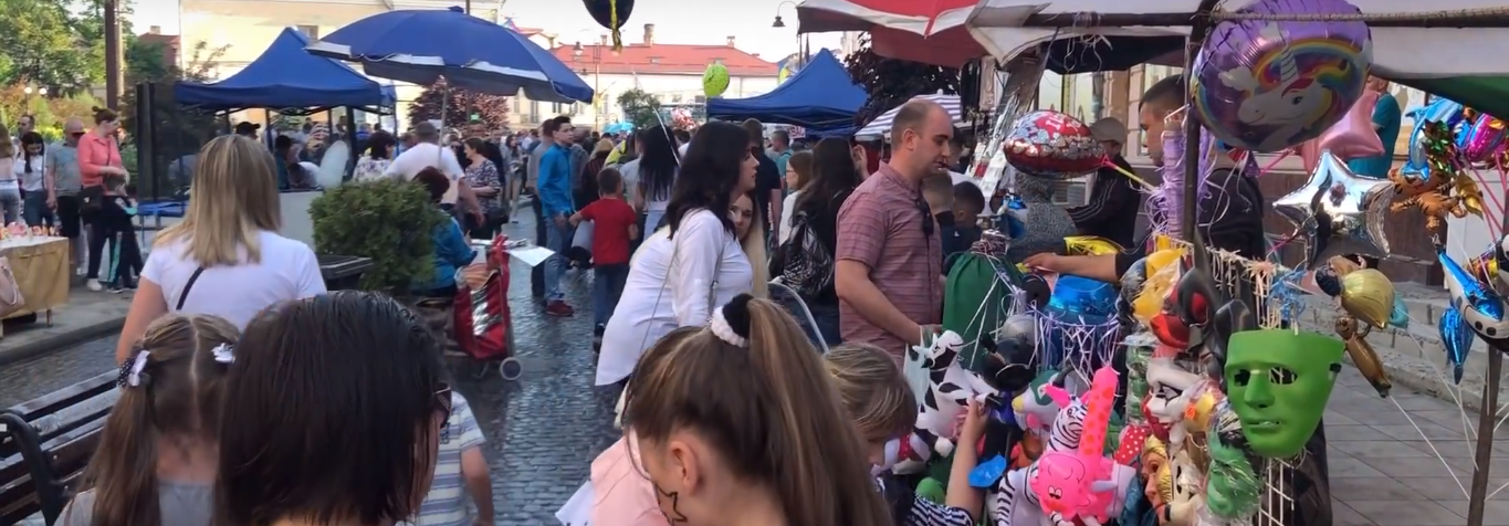 Танцювали навіть під дощем: як Золочів святкував День міста