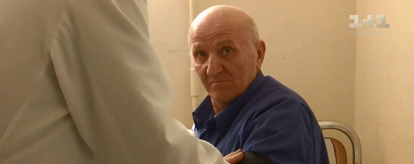 «Брата згубили горілка і жінки»: пацієнта, який жив у львівській лікарні, забрала сестра