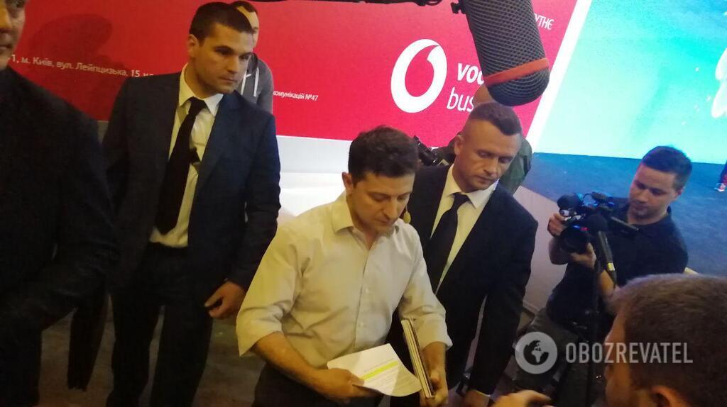 Охоронці Зеленського тричі вдарили журналіста у живіт