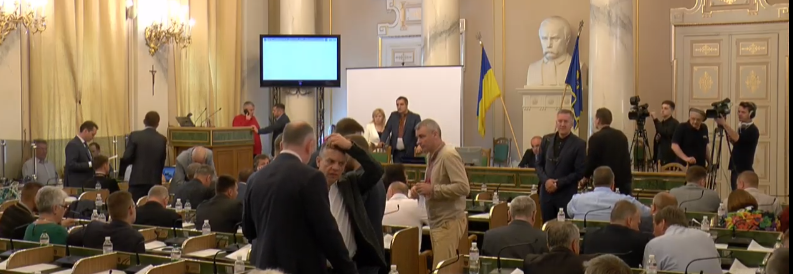 Троє депутатів партії Ляшка вийшли з фракції у Львівській облраді