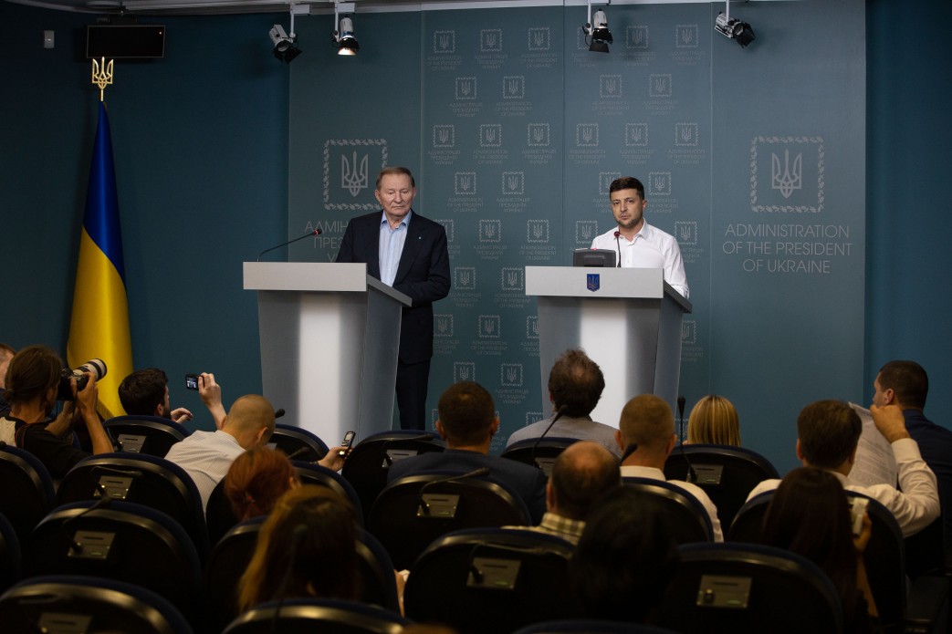 Кучма повернувся в Мінські переговори: “Не буду весільним генералом”