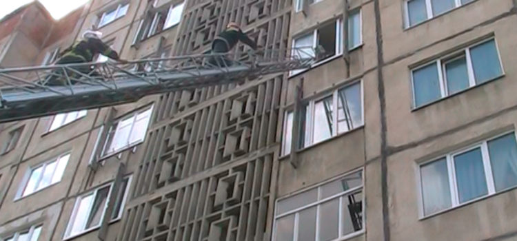 У Новому Роздолі чоловік погрожував спалити будинок