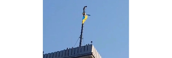 Невідомий робив селфі на шпилі львівської ратуші