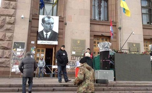 Суд Києва повернув проспектам Бандери і Шухевича назви «Московський» та Ватутіна