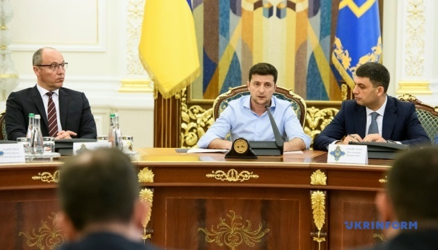 Ціни на газ, бензин та електроенергію можуть зрости: засідання РНБО про загрози в енергетиці