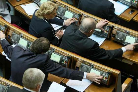 Зеленський вніс законопроект про штрафи для депутатів-«кнопкодавів»