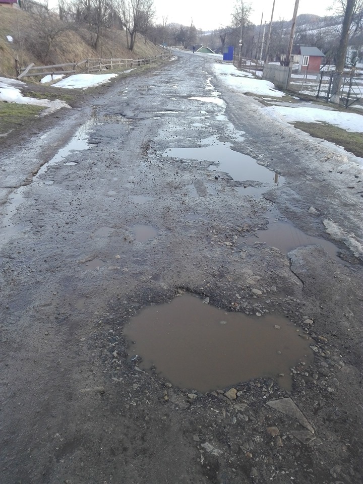 «Тур’є перестало би бути найбільшим селом з найменшим бюджетом»: люди на Старосамбірщині страждають через бездоріжжя