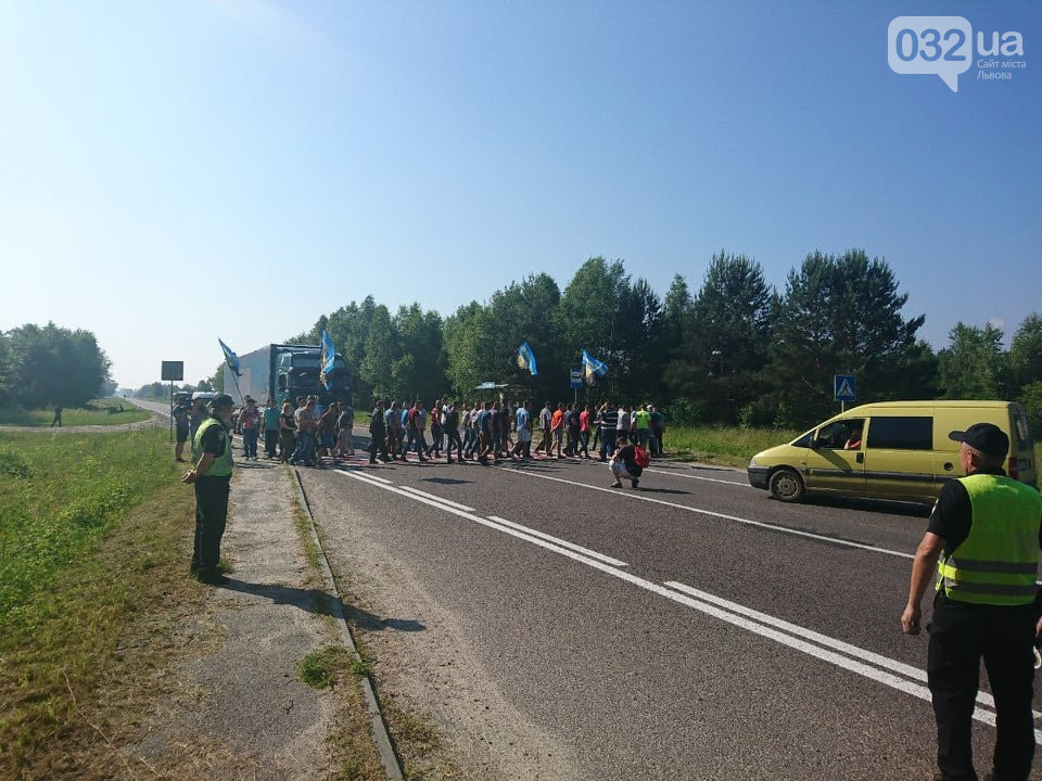 Шахтарі перекрили трасу, яка веде до пункту пропуску Рава-Руська