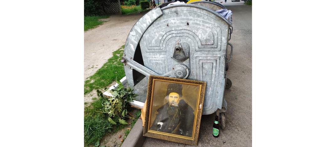 “Поряд з пляшкою з-під пива”: на львівський смітник викинули портрет Тараса Шевченка