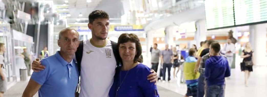 “Після матчу Роман одразу полетів у Київ. Толком і не поговорили”, – батько футболіста Яремчука