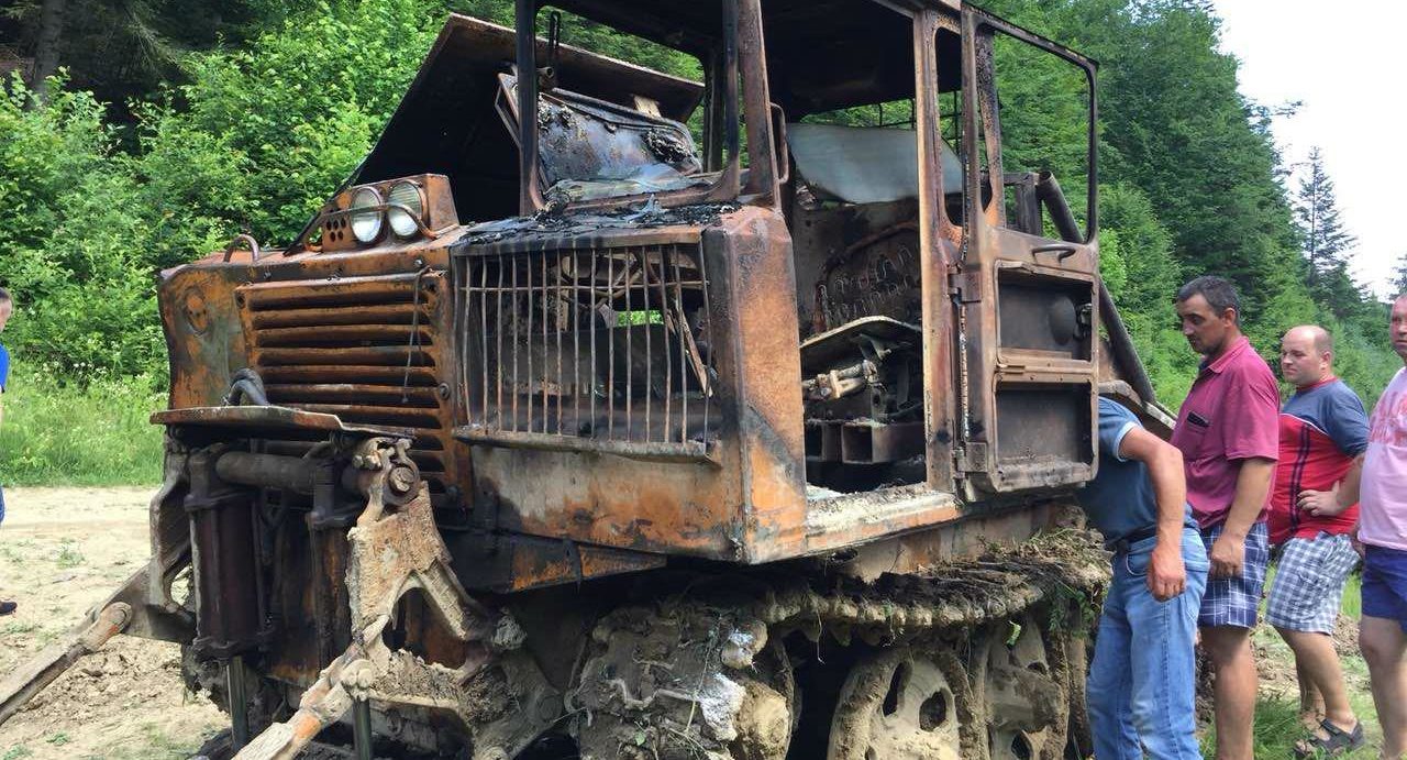На Старосамбірщині згорів трактор лісорубів