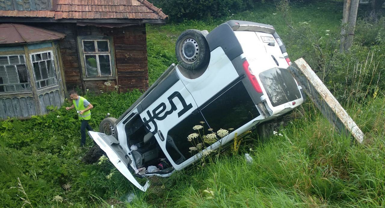 19-річний водій на Сколівщині вбив на зупинці маму і травмував її двох доньок