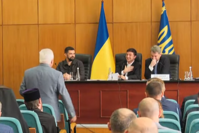 «Метр фекалій, там написано. Вони метр нагадили?»: Зеленський міському голові Борисполя (ВІДЕО)