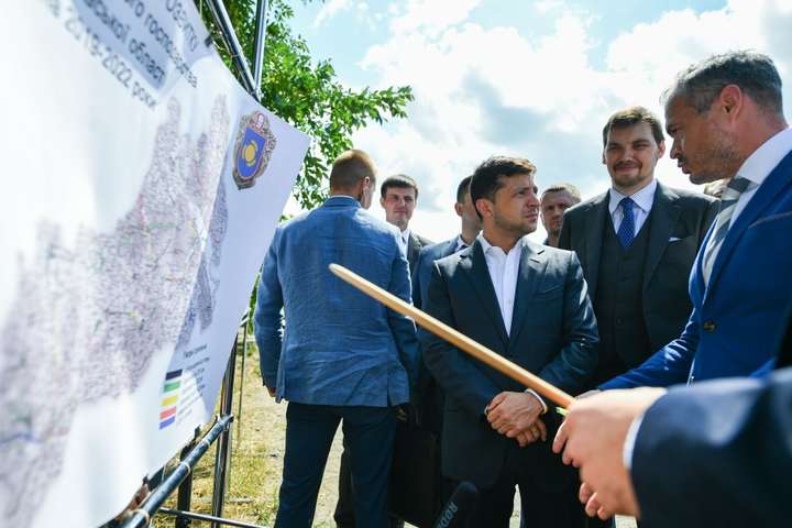 «Хто списки складає? Прокурор? Знущаєтеся?»: Зеленський в Черкасах (ВІДЕО)