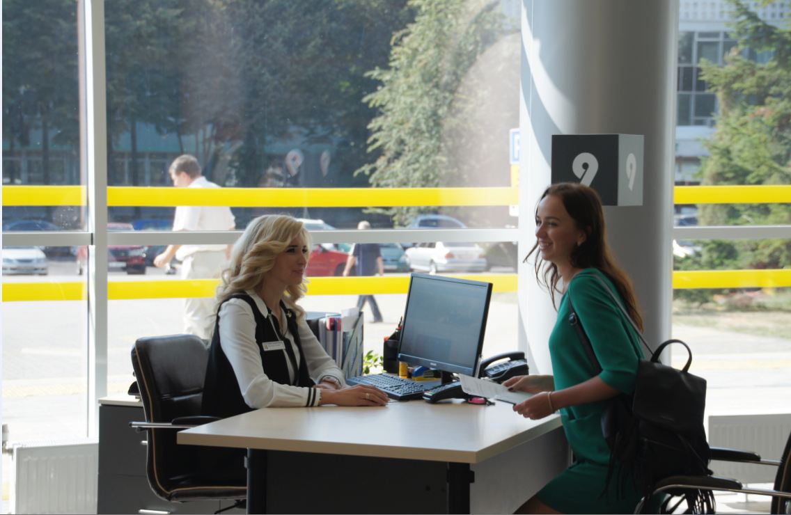 Завтра паспорти у Львові видаватимуть довше – щоб люди проголосували