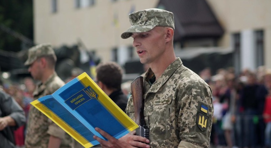 Під час присяги львівські бійці освідчувалися у коханні