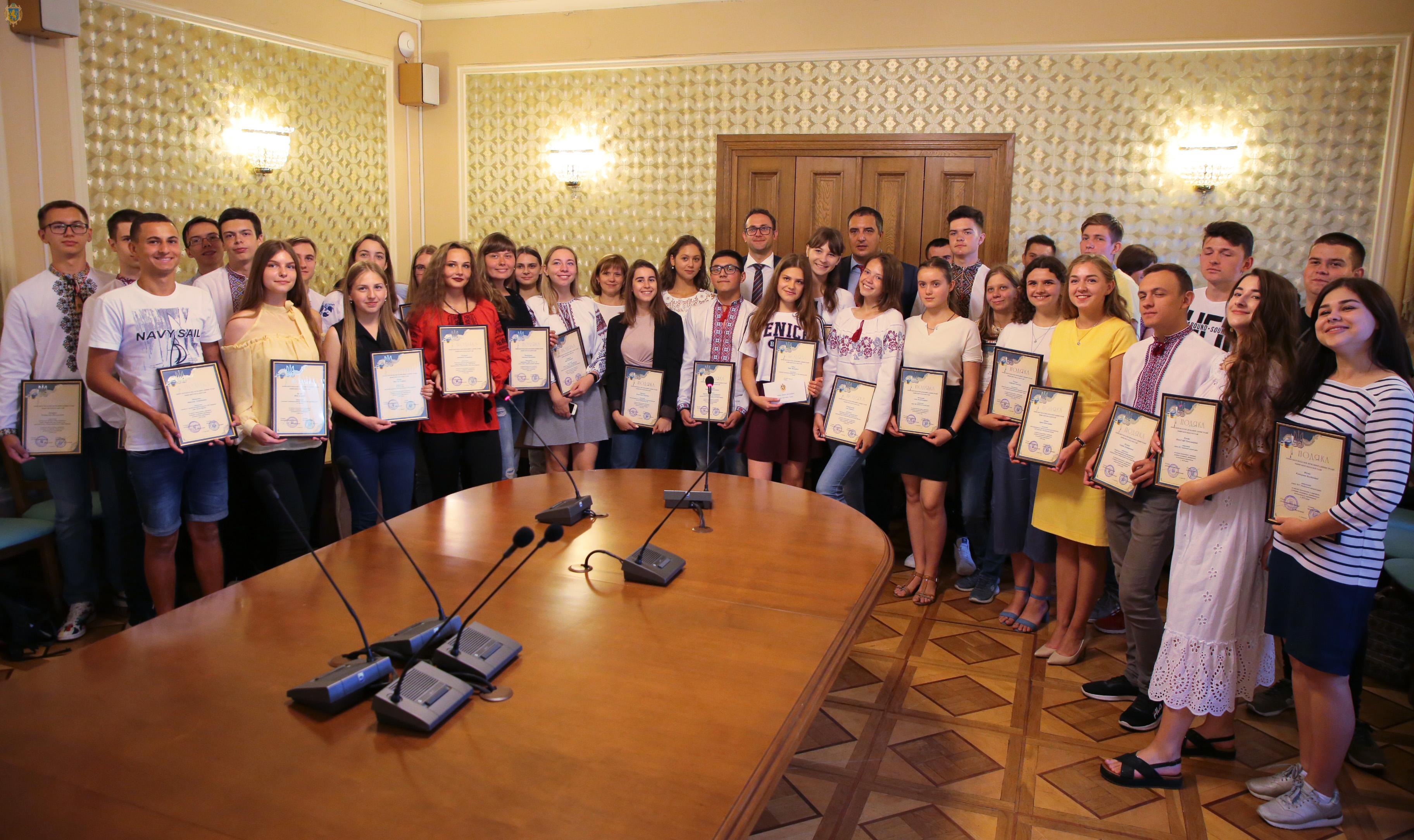 На обласному рівні відзначили випускників, які набрали найвищі бали на ЗНО