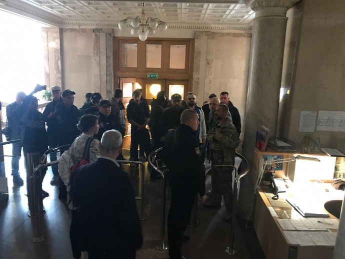 «Вони ввірвалися в будівлю, щоб вплинути на справу Порошенка»: голова ДБР про акцію «ЄС»