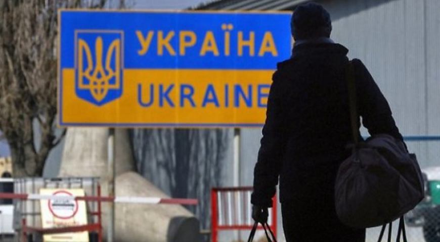Стало відомо, скільки % працездатних українців перебувають за кордоном