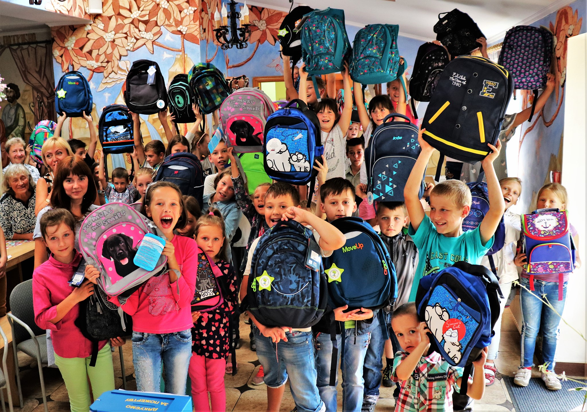 Зберіть дітей до школи: стартувала щорічна благодійна акція