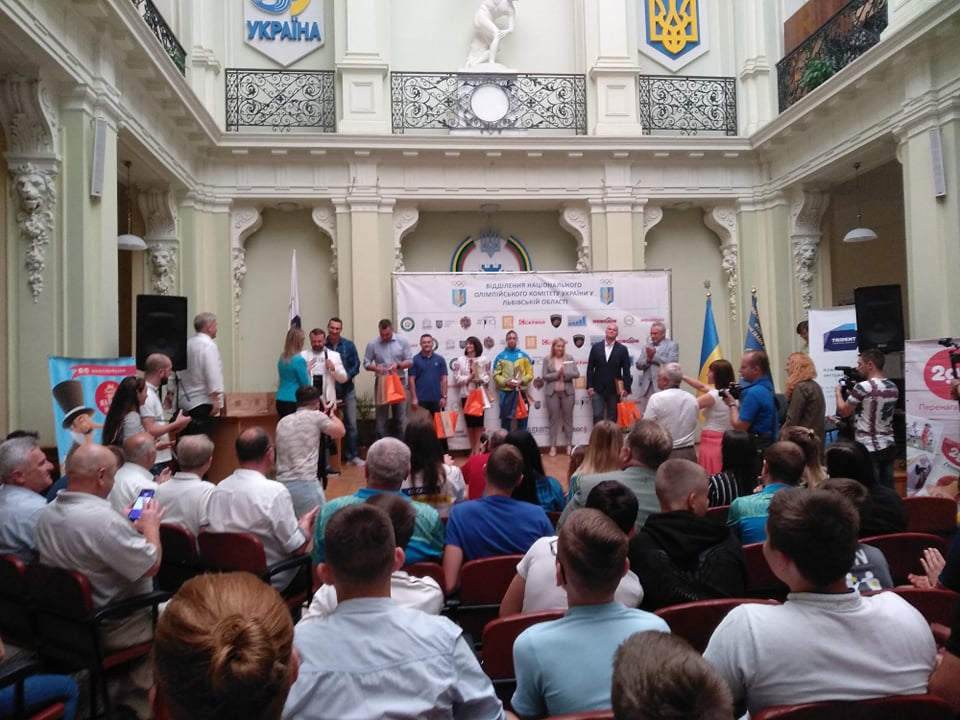 Брати Клички нагородили у Львові найкращих спортсменів червня