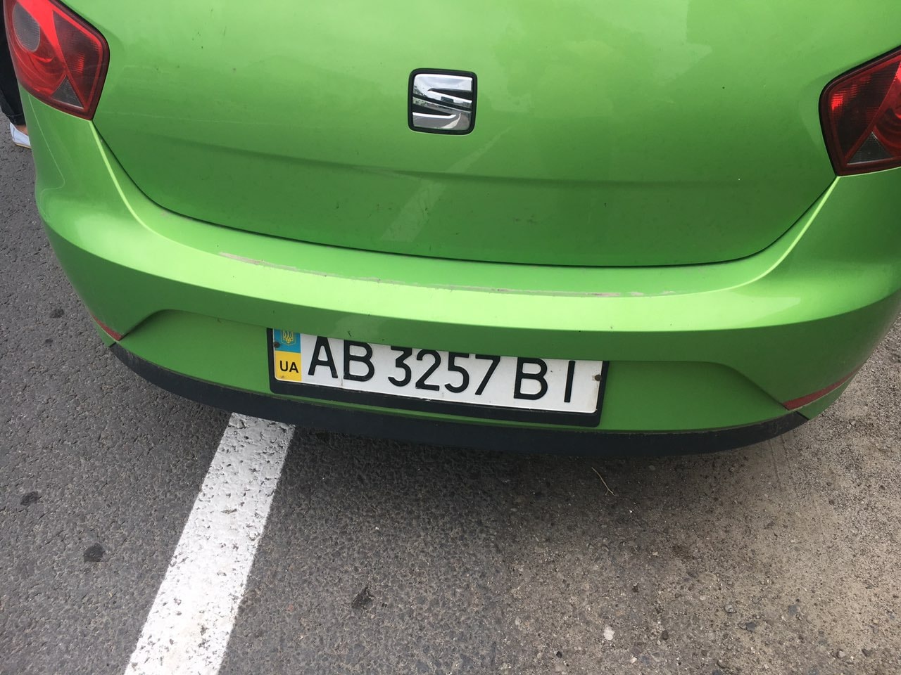 На Старосамбірщині заїжджі молодики нищать агітаційні матеріали кандидата Курія