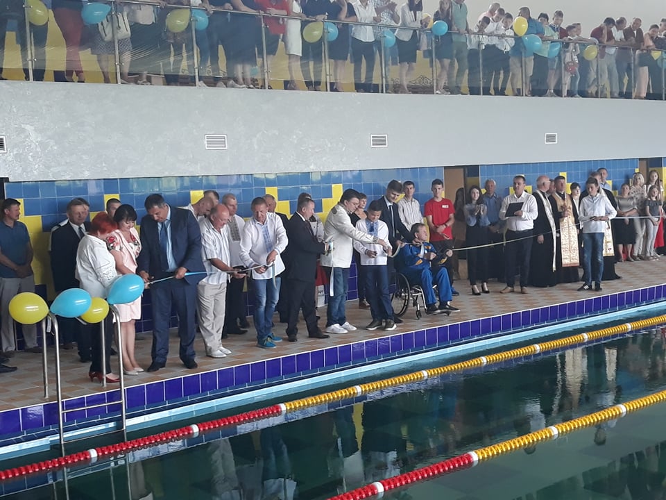 В Буську після реконструкції відкрили плавальний басейн