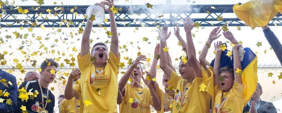 «Нам вдалося створити щось чуть-чуть неймовірне, виграти кожну гру,» – львівська команда дітей під опікою «КОПА» – чемпіони світу