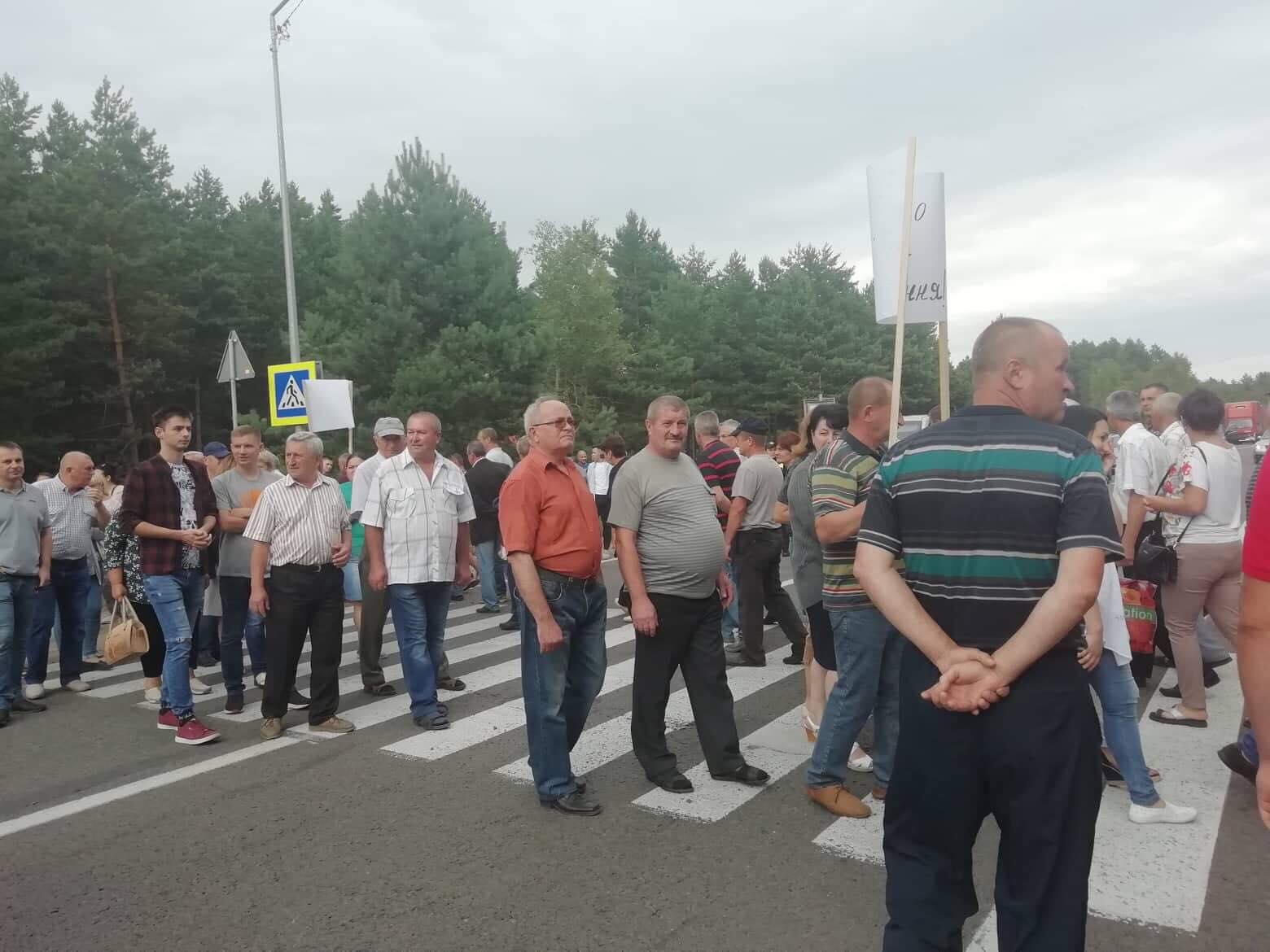 Вимагають зарплатню: працівники Новояворівської ТЕЦ перекрили трасу до Польщі