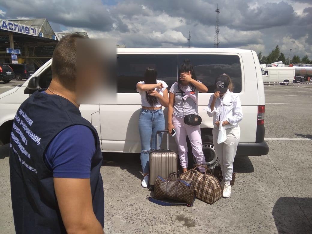 На Яворівщині затримали бельгійця, який віз українок в сексуальне рабство