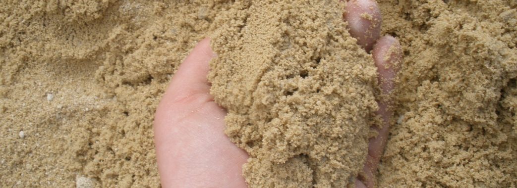 6-річного хлопчика засипало піском на власному подвір’ї: обставини трагедії