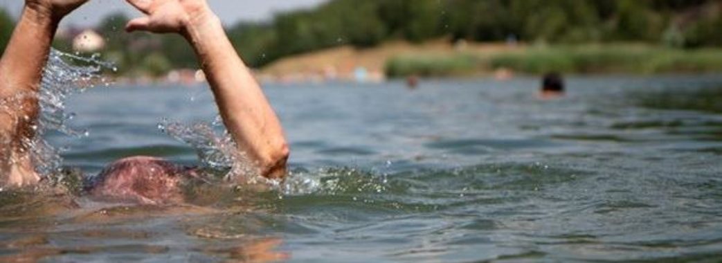 «Хвалився, що перепливе озеро»: на Золочівщині втопився чоловік