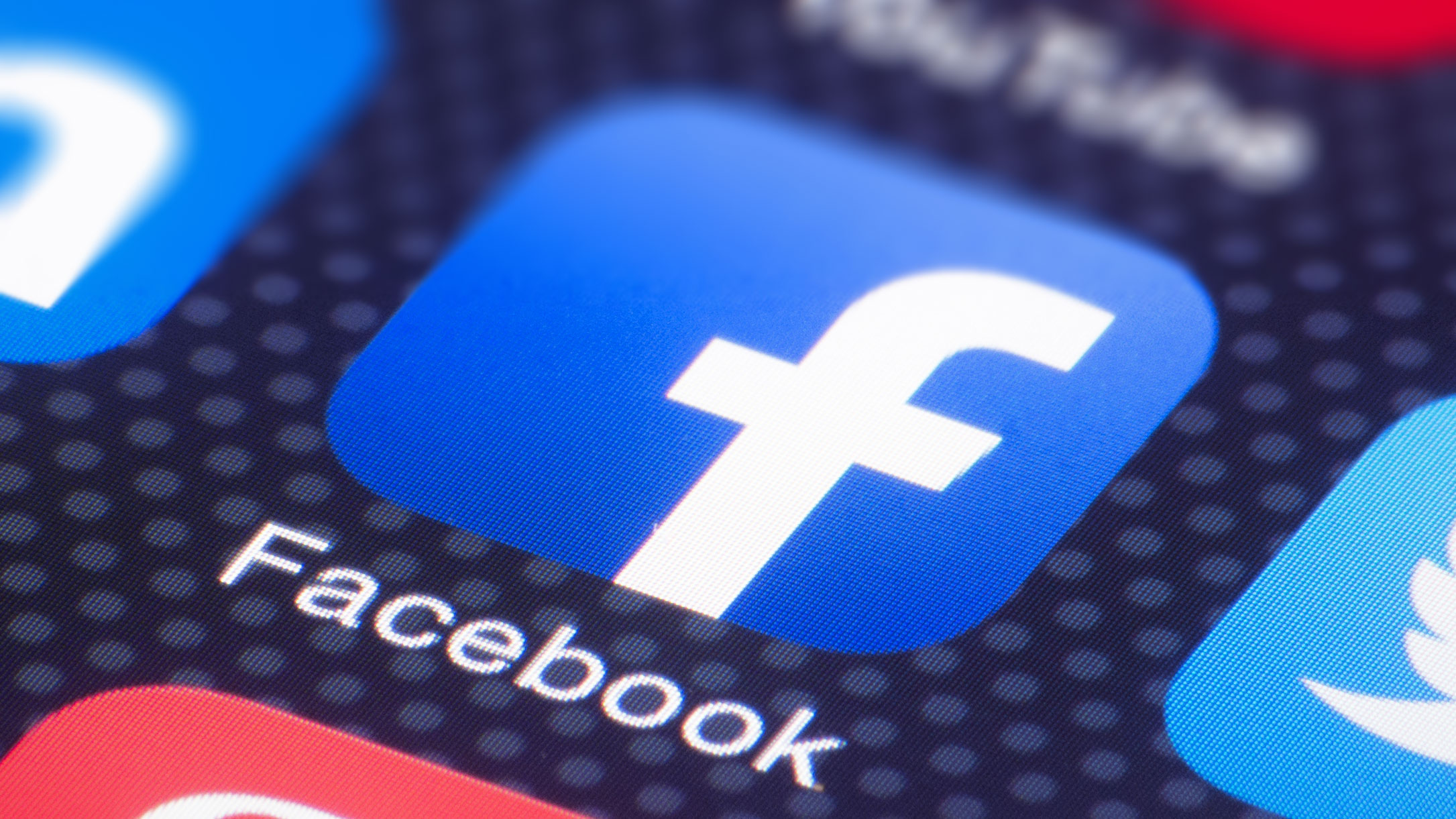 Facebook видаляє персональні сторінки, зареєстровані в Україні