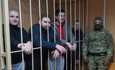 Московський суд продовжив арешт наших моряків до 24 жовтня