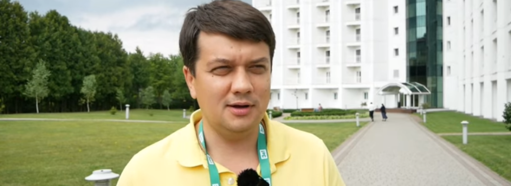 «Виключно українською, напевно, ніколи»: голова партії «Слуги народу»