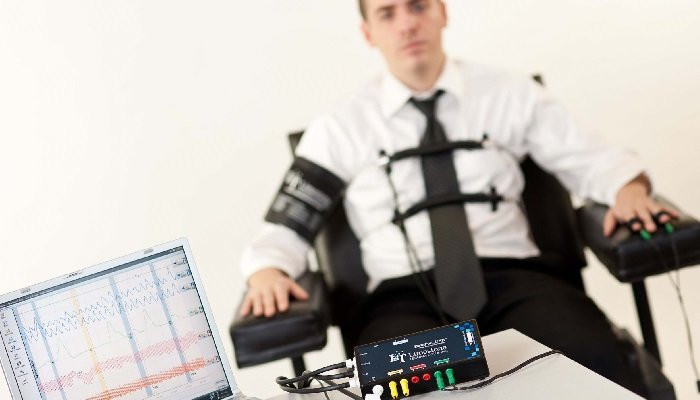 Суд дозволив допитати Порошенка через «детектор брехні»