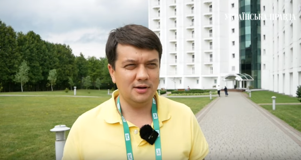 «Виключно українською, напевно, ніколи»: голова партії «Слуги народу»