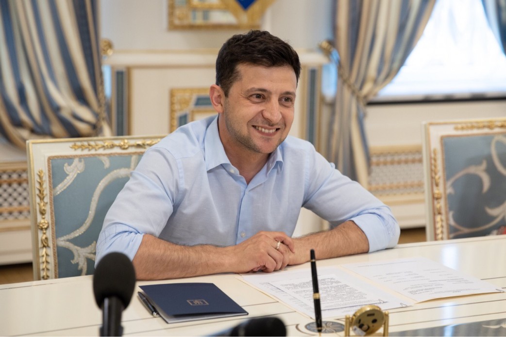 Соціологи: першими кроками Зеленського задоволені 63% українців